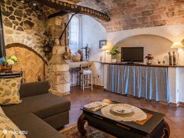 villa huren in Spanje, Costa Brava, Calonge – Mas Toi begane grond woonkamer met smart tv