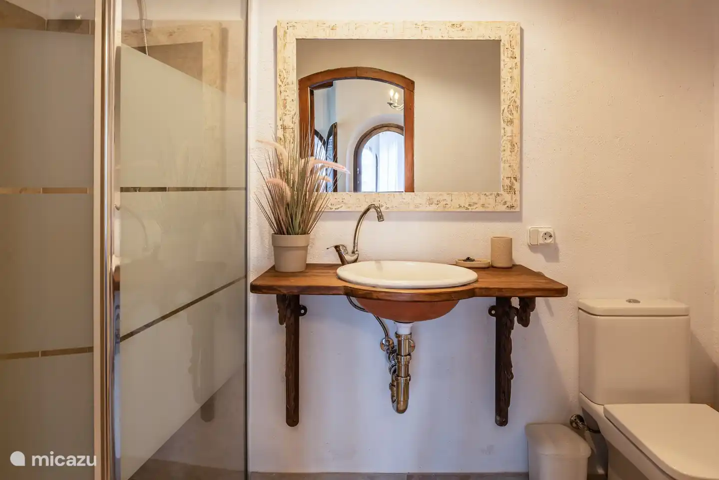 master bedroom bathroom