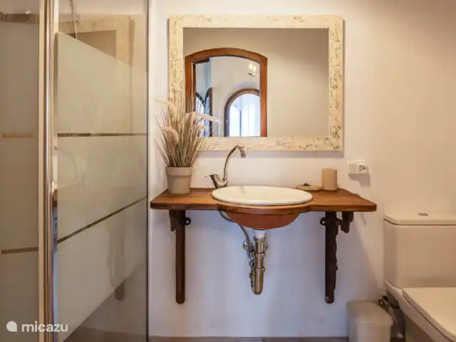 villa huren in Spanje, Costa Brava, Calonge – Mas Toi hoofdslaapkamer badkamer