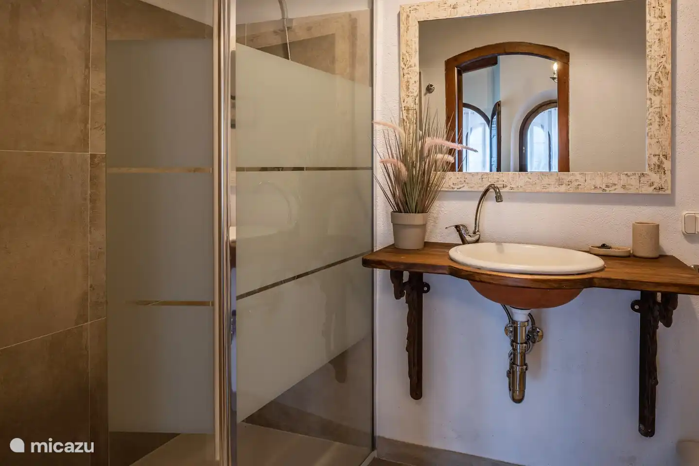 master bedroom bathroom