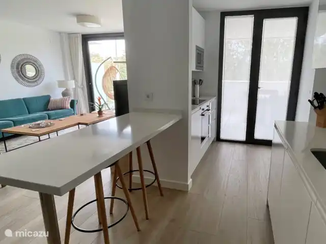 Appartement Mijas-3 chambres | Espagne, Costa del Sol, La Cala de Mijas - appartement Vous avez accès à la terrasse à l'avant de l'appartement depuis le coin salon et la cuisine.