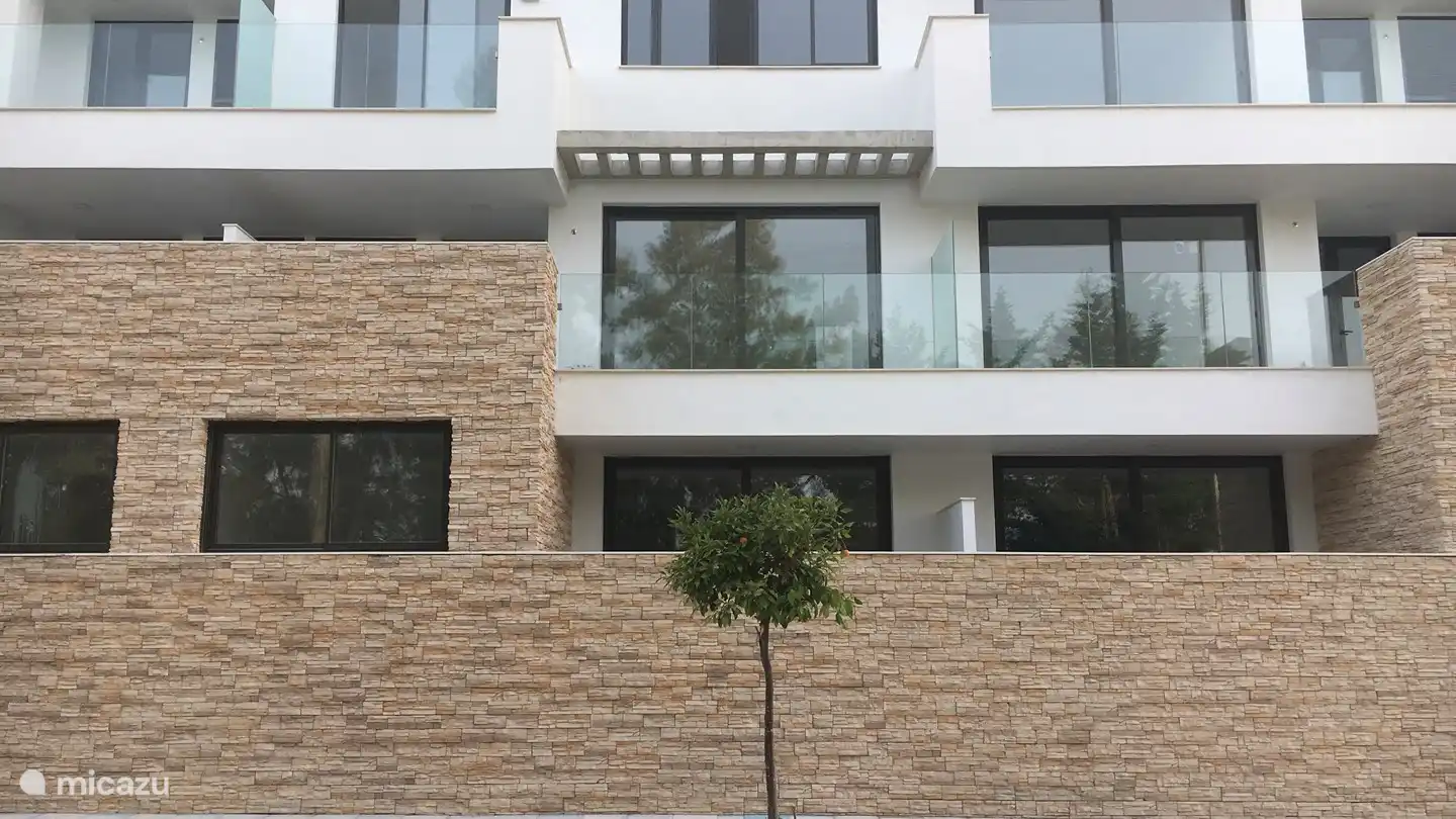 Frontansicht der Wohnung im 1. Stock.