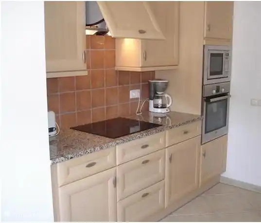 Moderne volledig uitgeruste keuken, inclusief AFWASMACHINE!