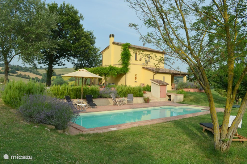 Vakantiehuis Italië, Marche, Mondavio Pu Villa Prachtig vakantiehuis met zwembad