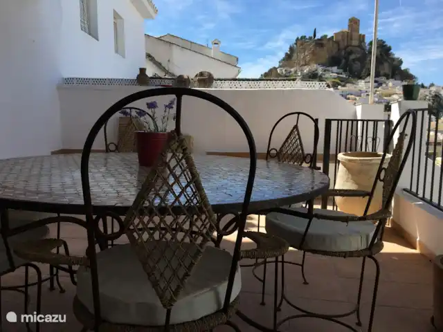 Casa Montefrio | Espagne, Andalousie, Montefrio - maison mitoyenne terrasse avec vue sur le château et l'église