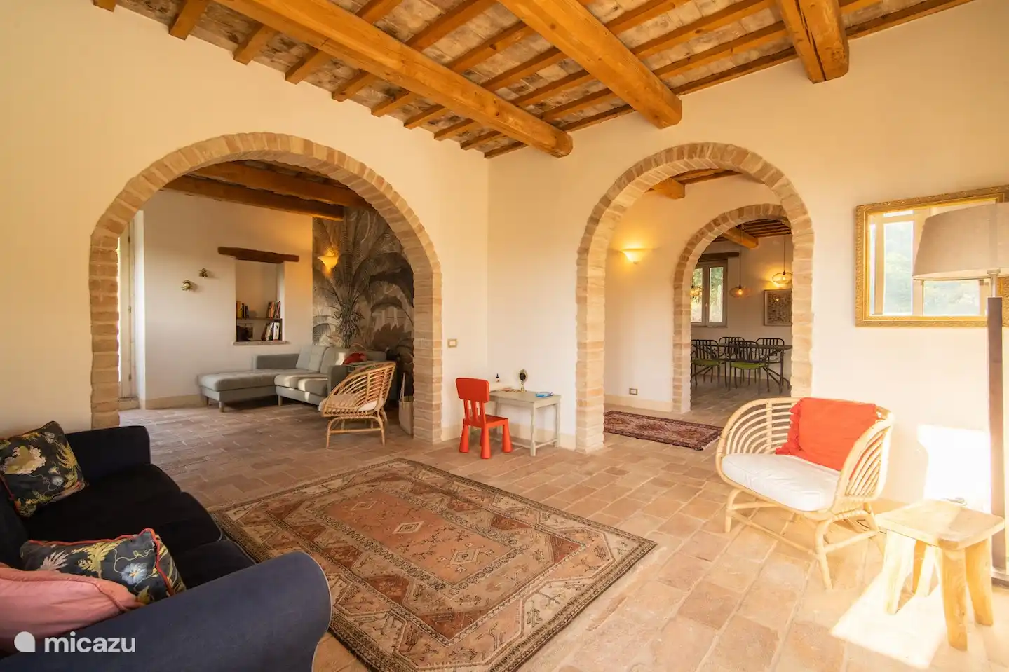 gemütliches Wohnzimmer mit TV