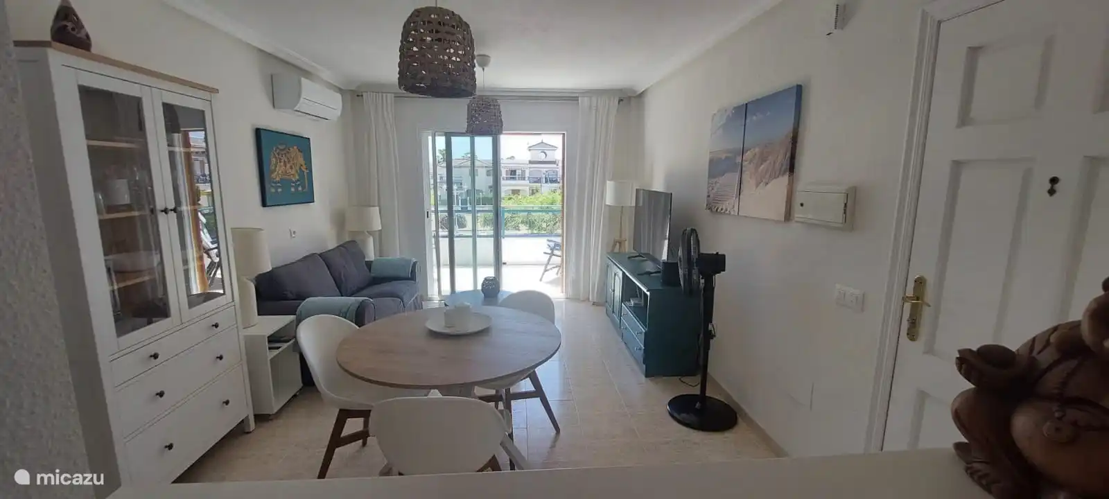 Wohnzimmer mit Klimaanlage