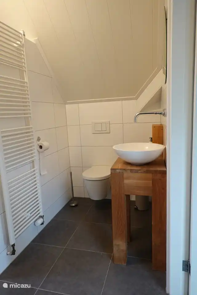 Chambre de base spacieuse avec toilettes