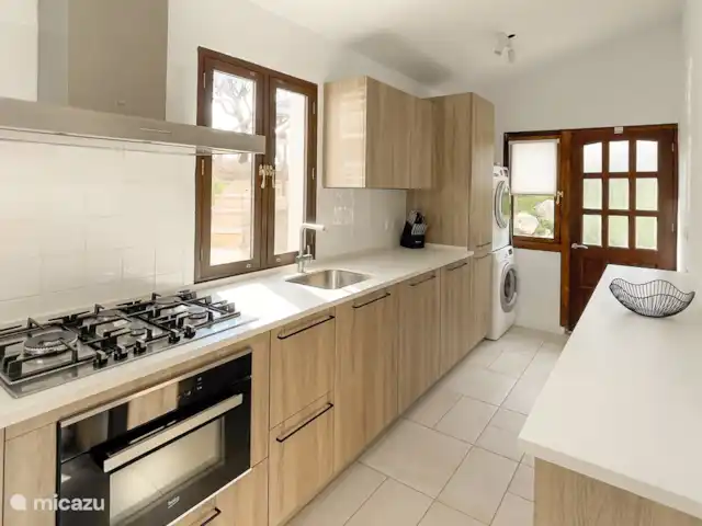 Casita Lukalalo | Espagne, Costa Blanca, Finestrat - villa Cuisine entièrement équipée avec cuisinière à gaz, four combiné, réfrigérateur-congélateur, lave-linge et sèche-linge