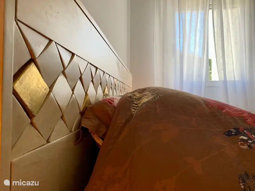 Schlafzimmer 1 mit Doppelbett im Hauptgebäude