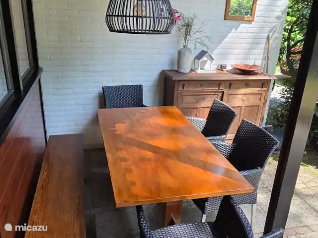 vakantiehuis huren in Nederland, Overijssel, Giethmen – Vakantiehuisje in Giethmen Picknicktafel voorkant huis