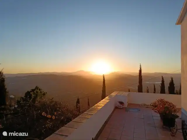 Maison Colorado | Espagne, Andalousie, Canillas de Aceituno - maison de vacances Le coucher de soleil depuis la Casa Colorado est magique