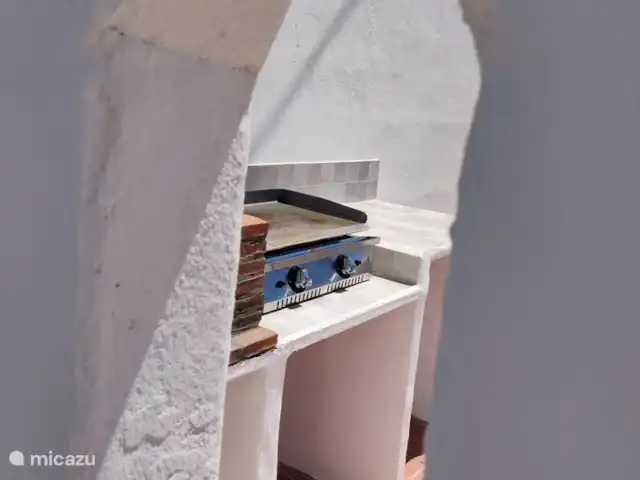 Maison Colorado | Espagne, Andalousie, Canillas de Aceituno - maison de vacances Sur le toit-terrasse, vous pourrez griller sur le barbecue ou sur la plancha à gaz pendant les mois d'été.