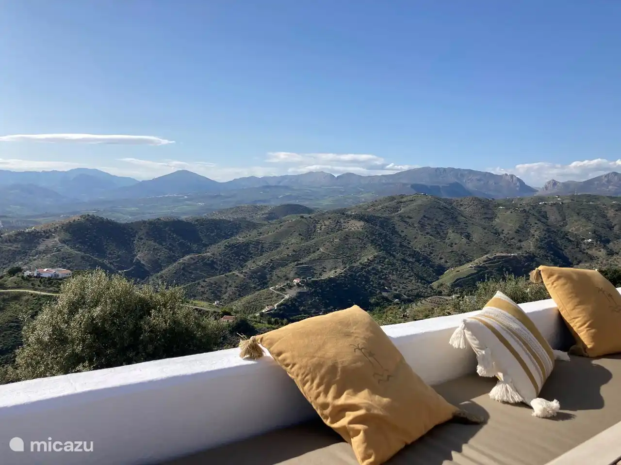 Auf der neuen Dachterrasse vor der Casa Colorado haben Sie buchstäblich das Gefühl „die Welt liegt Ihnen zu Füßen“.