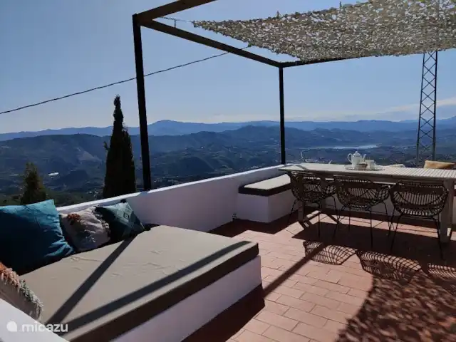 Maison Colorado | Espagne, Andalousie, Canillas de Aceituno - maison de vacances Il y a toujours une brise rafraîchissante sur le toit-terrasse.