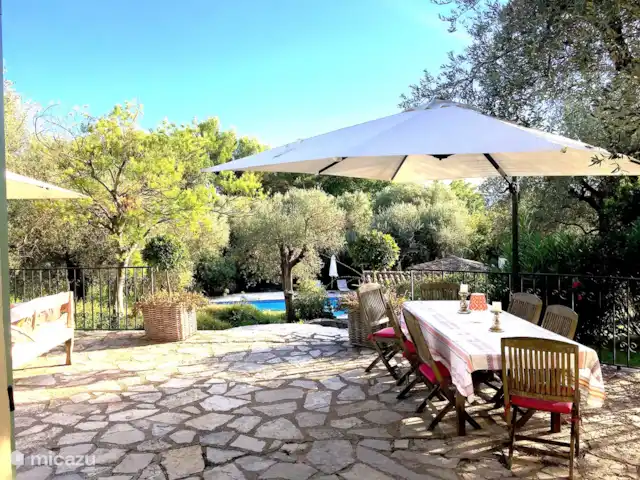 Villa Sazoni | France, Côte d'Azur, Opio - villa Terrasse et table à manger