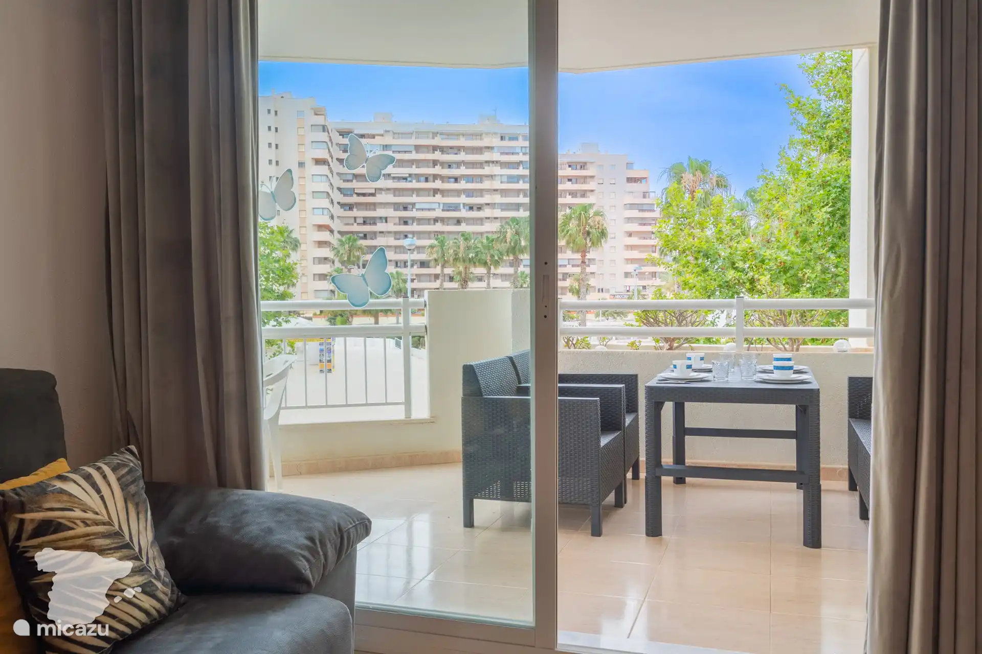 Terrasse am Wohnzimmer befestigt