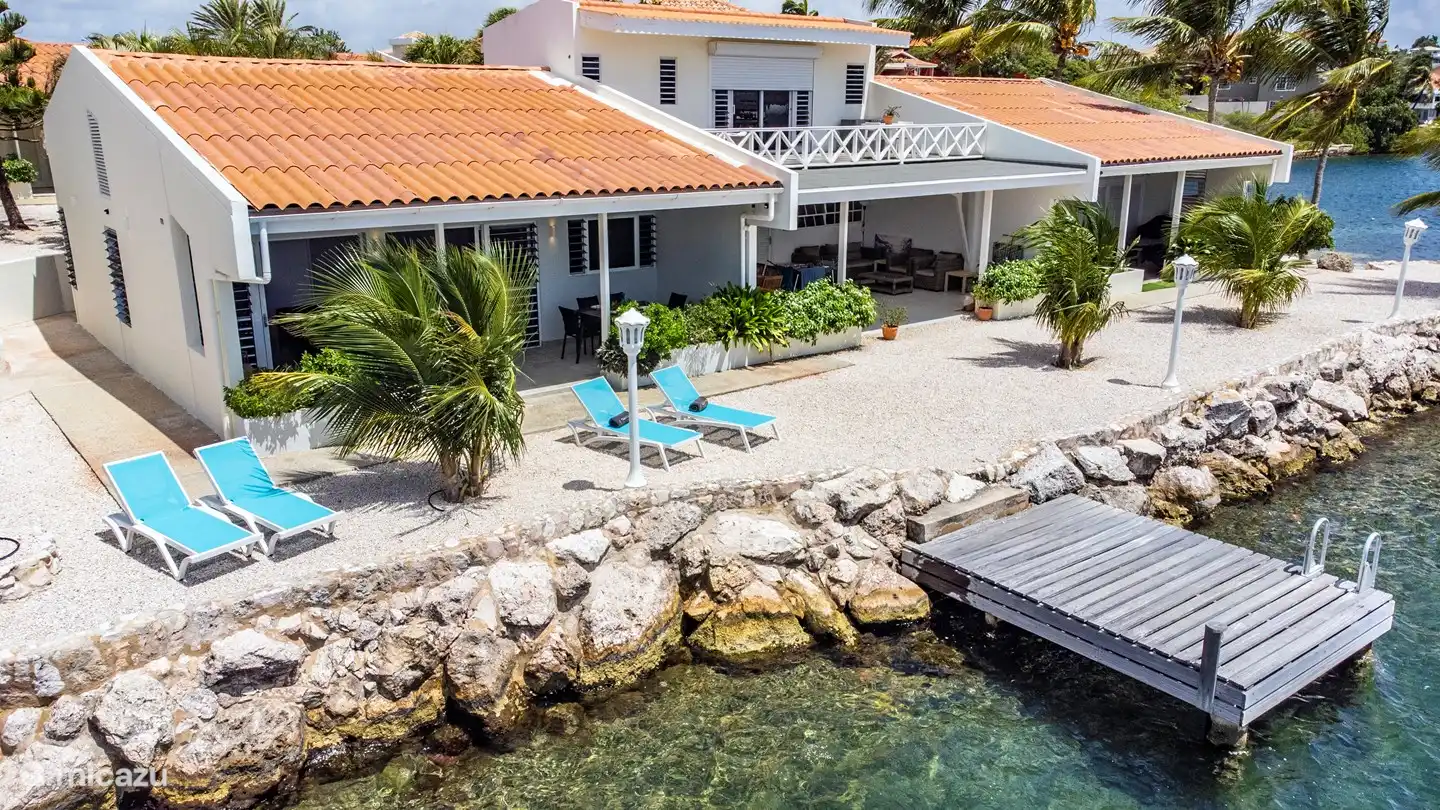 Private pier voor de deur