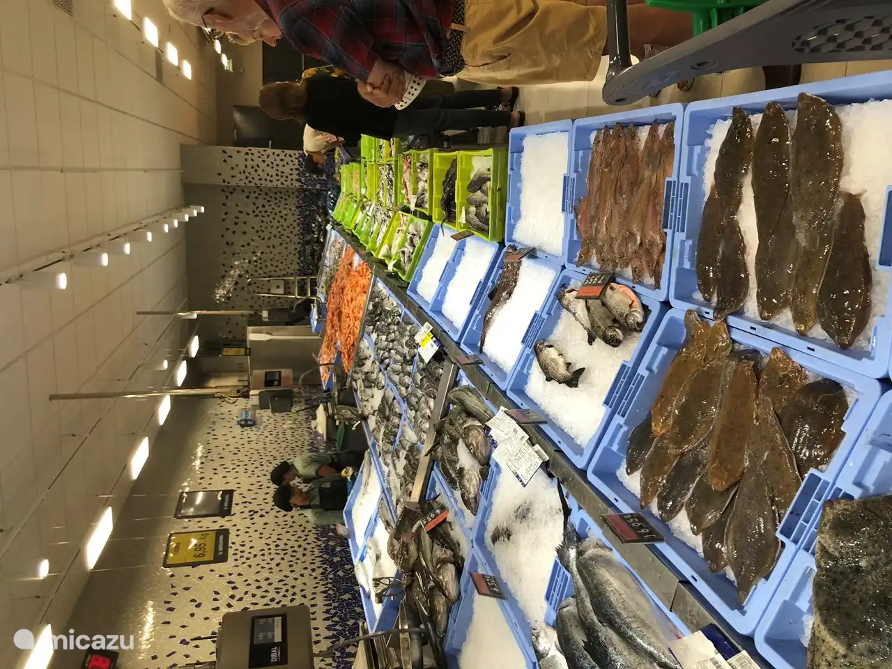 Mucho pescado fresco a la venta, también aquí en el Mercadona