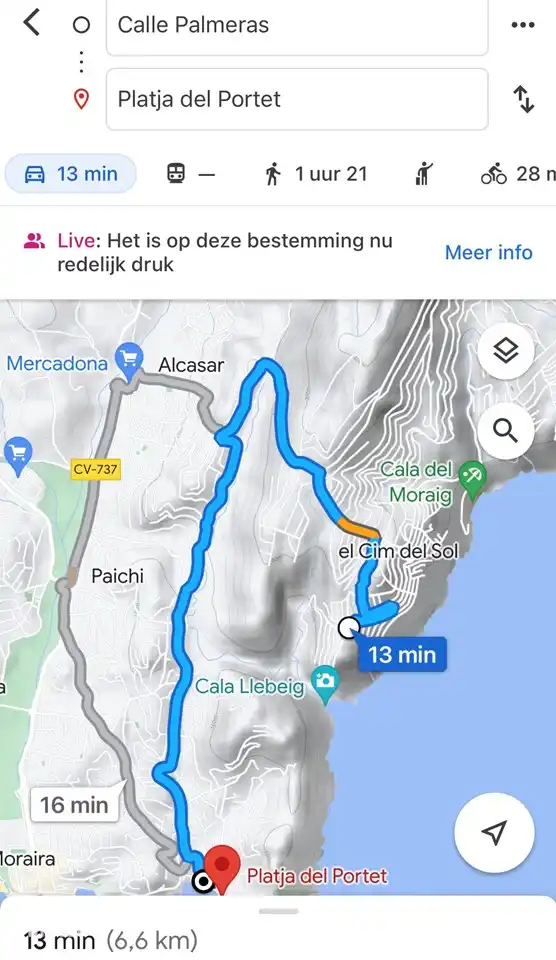 Las playas de arena de Moraira, como la Playa del Portet, se encuentran a quince minutos en coche del apartamento.