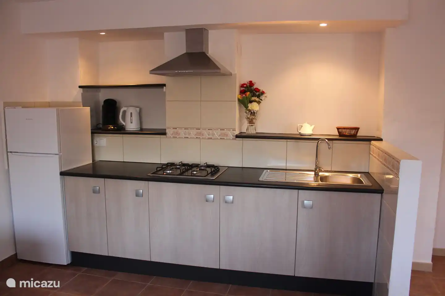 Eine moderne offene Küche.