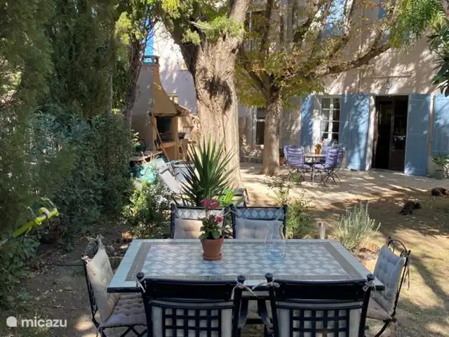 gîte / cottage huren in Frankrijk, Aude, Ginestas – Maison du Midi, appartement Inesta tuin/eethoek