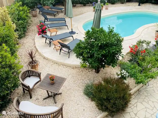gîte / cottage huren in Frankrijk, Aude, Ginestas – Maison du Midi, appartement Inesta zwembad met ligstoelen en zonneterras
