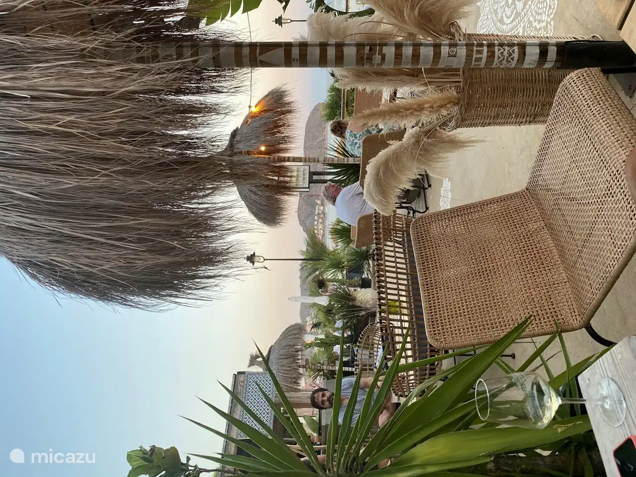 Nombreux restaurants et bars dans le quartier