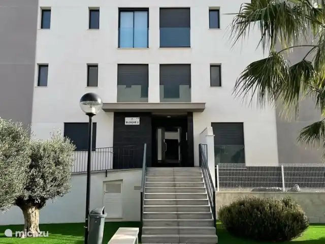 apartamento en España, Costa Blanca, Villamartin – valentino golf 137 Entrada del apartamento (también hay una entrada para usuarios de sillas de ruedas)