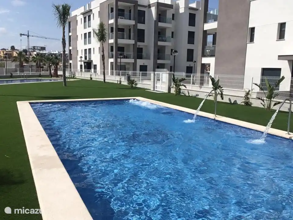 Swimming pool with jets and bubbles