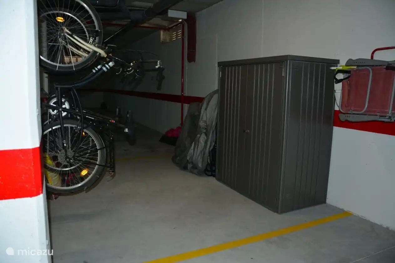 Underground parking space + 2 bicycles (these are included in the rent)