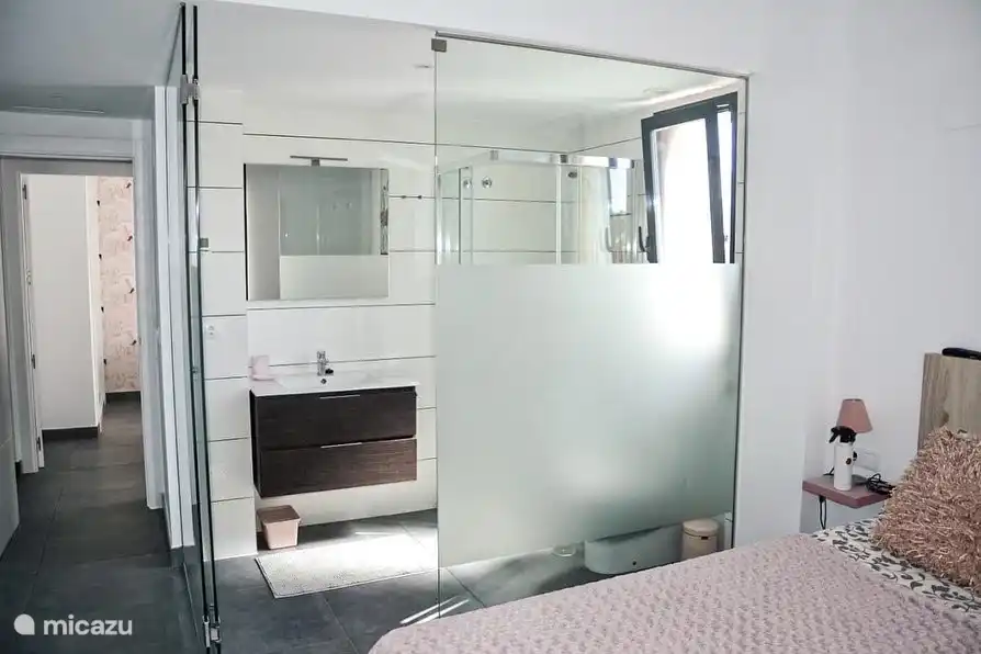 Bathroom en-suite with underfloor heating