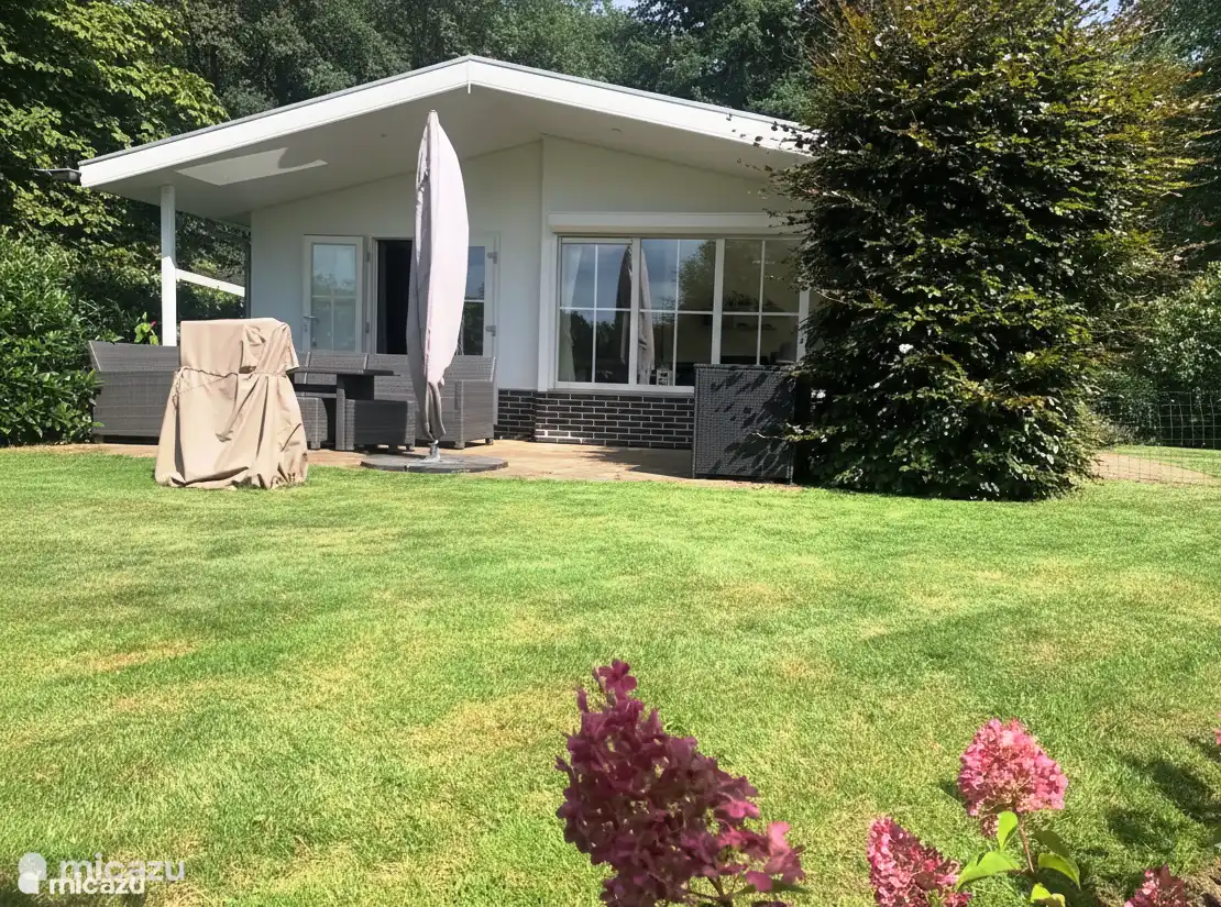 De tuin met meerdere zitjes en voldoende privacy