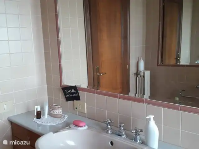 appartement huren in Italië, Lazio, Viterbo – Villa Le Tre Querce badkamer 2