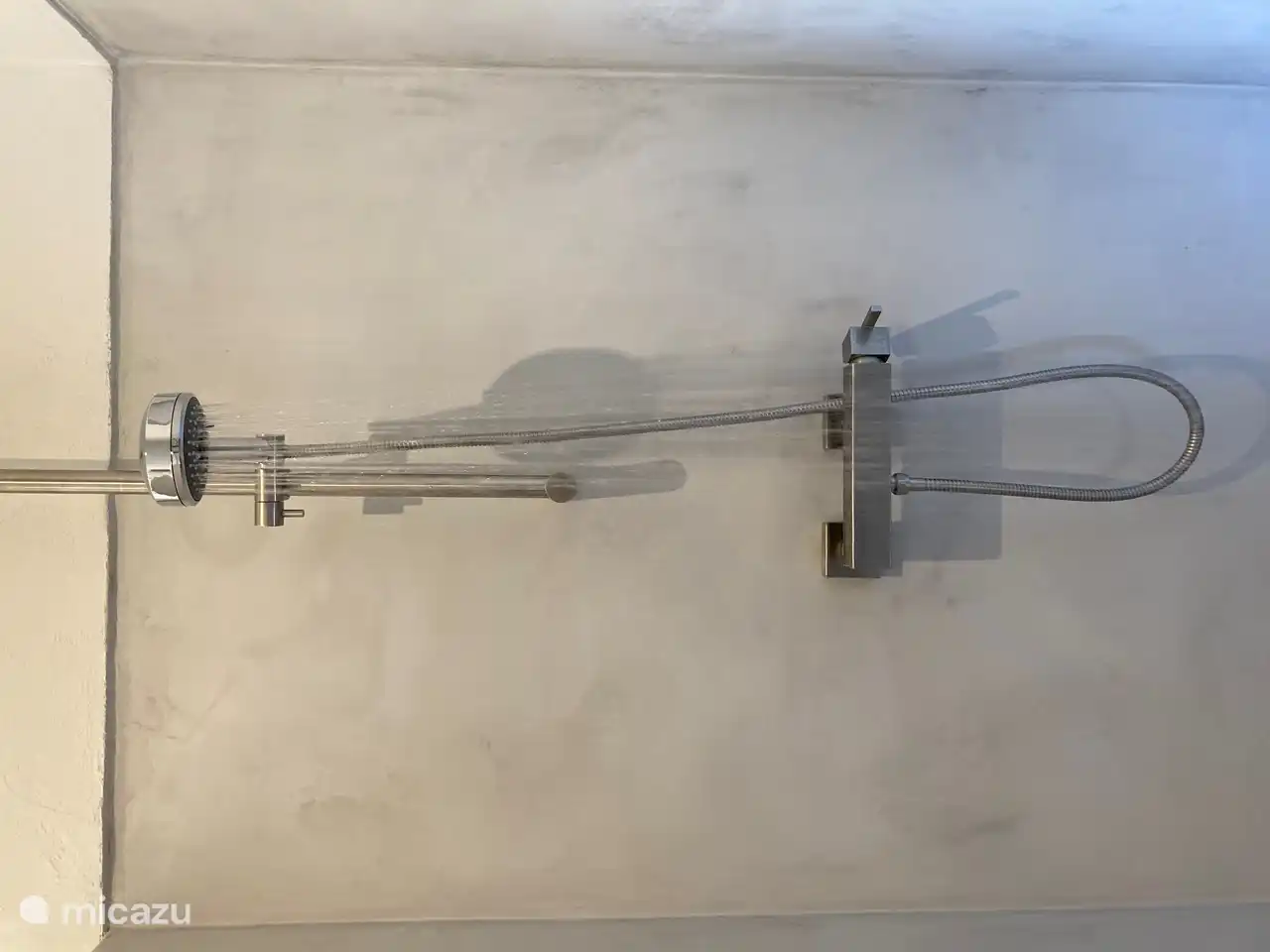 Neues Badezimmer mit ebenerdiger Dusche