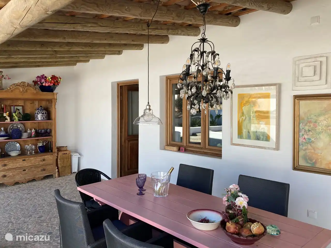 Schöner Platz unter der Veranda (Poolseite)