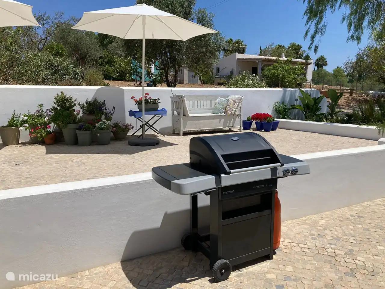 Gasgrill vorhanden!