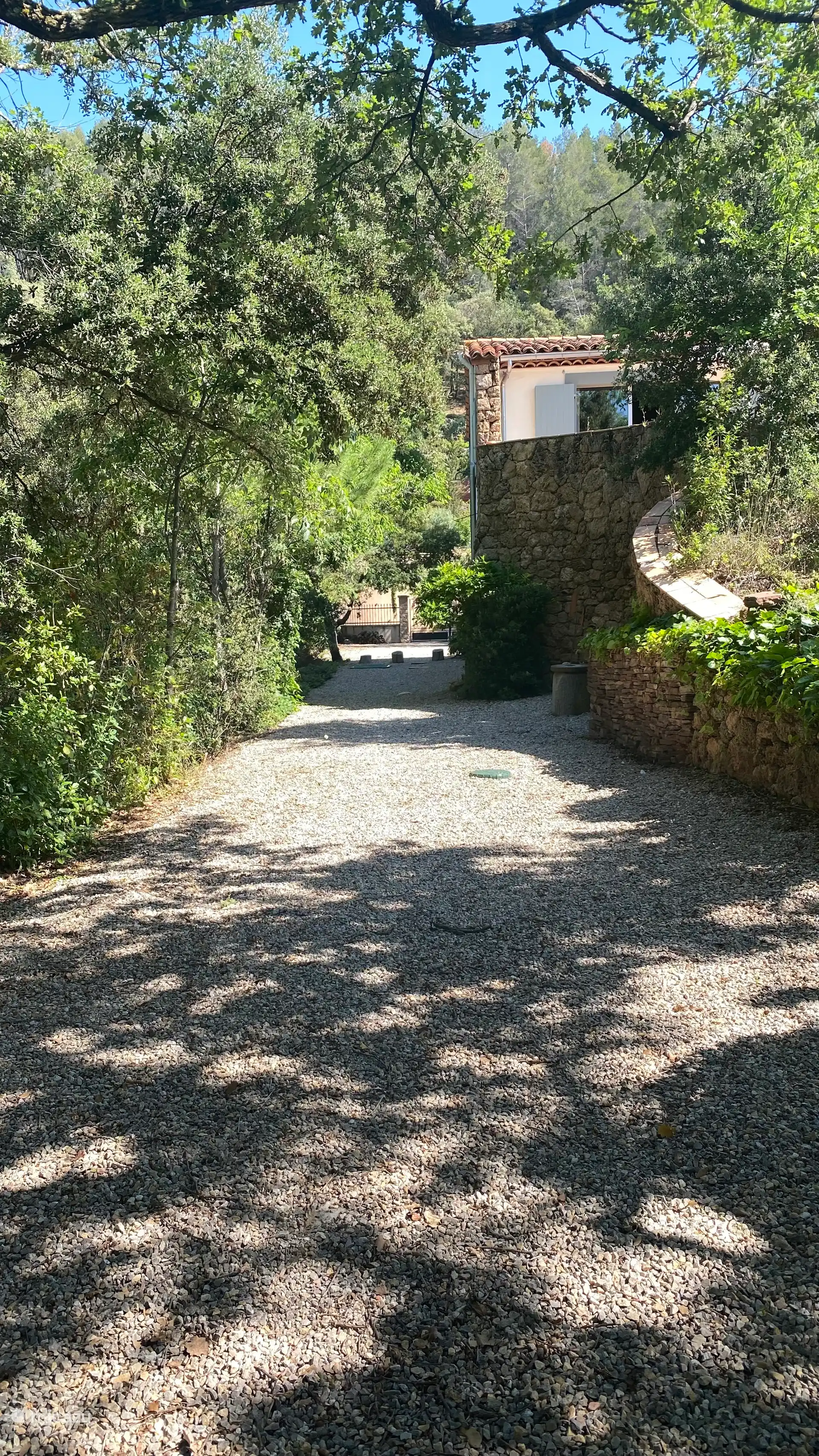 Oder du nimmst den Weg und gehst durch den Garten.
