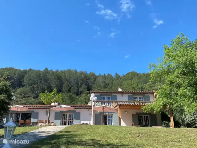 Solange, la maison qui vous enchante. | France, Var, La Motte - villa Une villa très luxueuse au milieu des vignes.