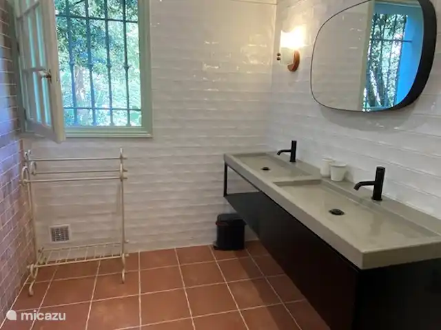 Solange, la maison qui vous enchante. | France, Var, La Motte - villa Avec un double évier,
