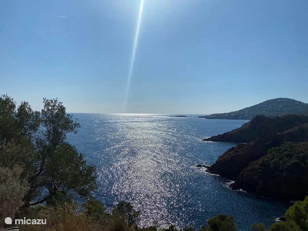 Unterwegs. Welchen Weg Sie auch einschlagen, es gibt viel zu tun. Einige Tipps: Die Küste ist innerhalb von 25 Minuten zu erreichen. Wenn Sie nach St. Tropez fahren möchten, können Sie noch eine halbe Stunde mit dem Wasserbus fahren.