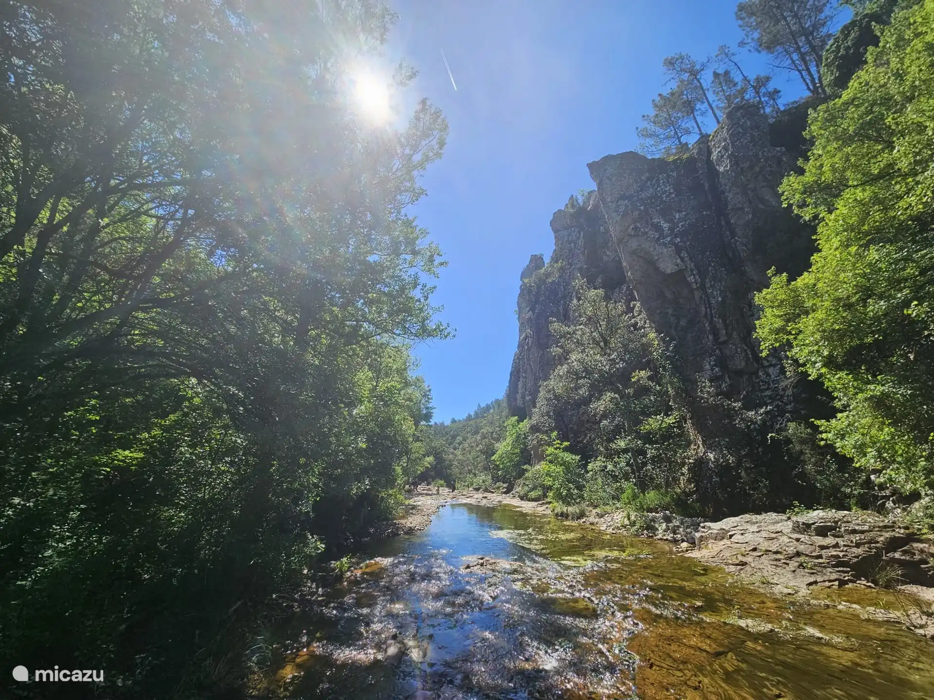 Gehen Sie gerne spazieren: Die Gorges de Pennafort, der Blavet und der Rocher de Roquebruhne sind in der Nähe.  