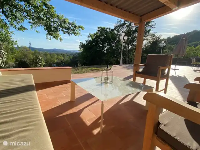 Solange, la maison qui vous enchante. | France, Var, La Motte - villa Partiellement couvert, avec une vue magnifique sur les montagnes.