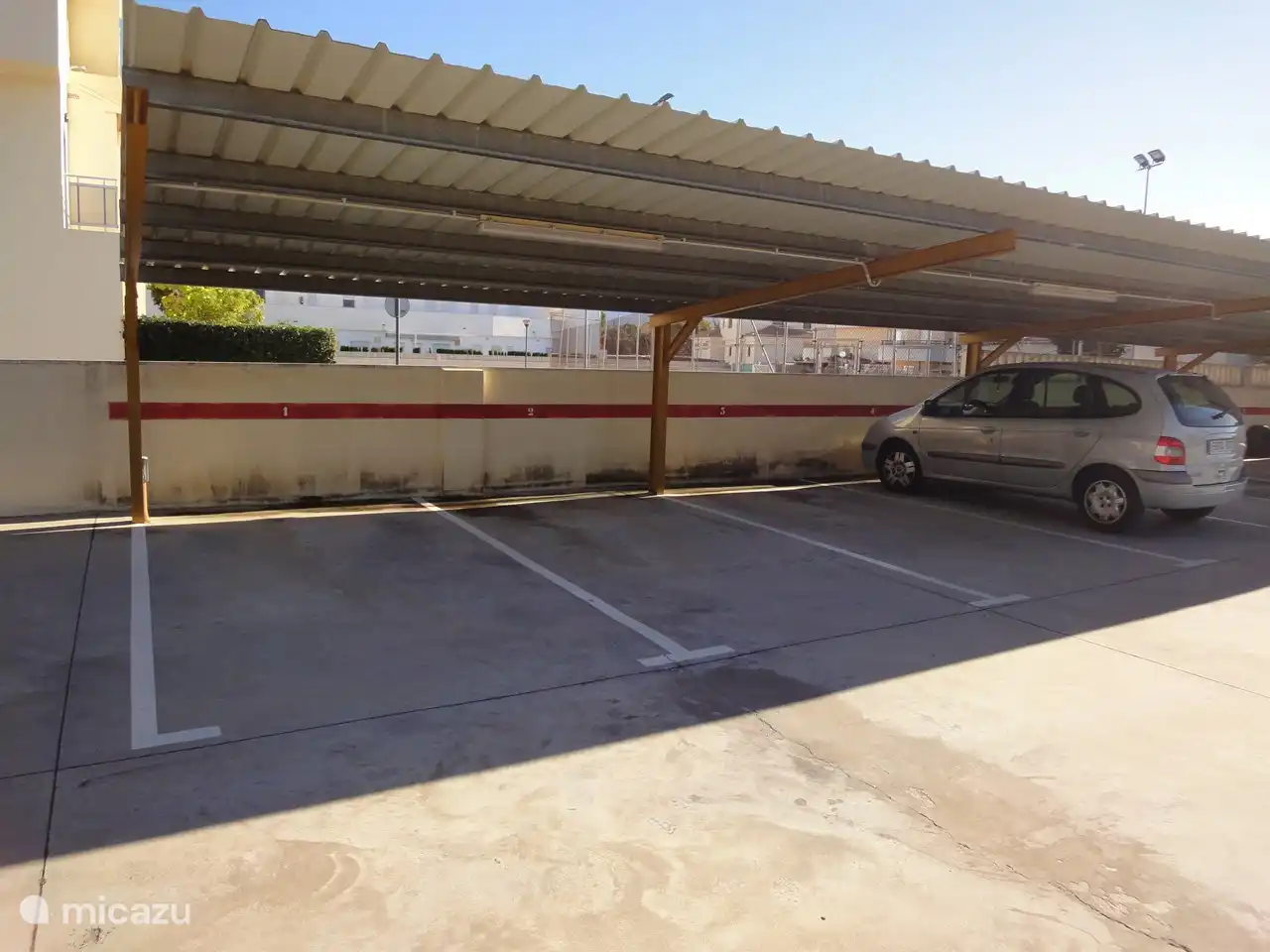 estacionamiento cubierto