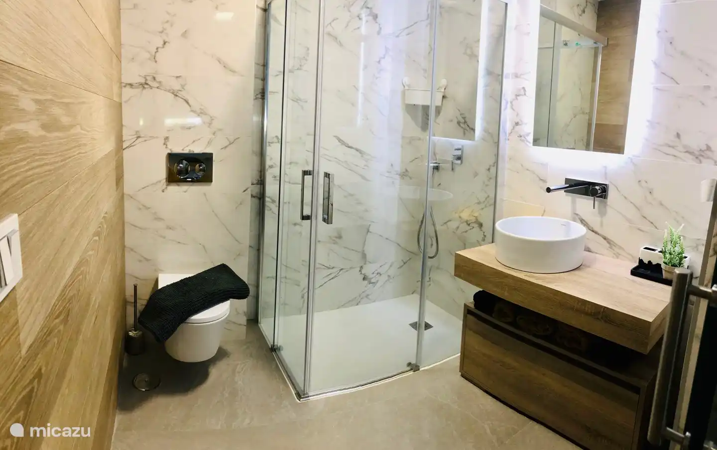 Badkamer 1 - en-suite