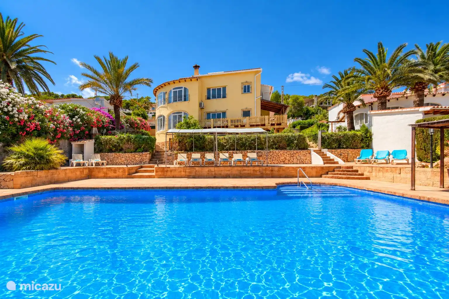 Hogar y piscina