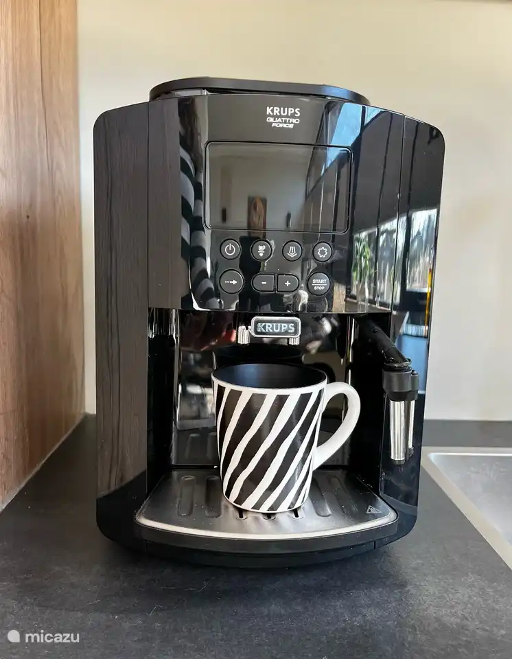 Todos los días delicioso café de granos recién molidos de la máquina de café.