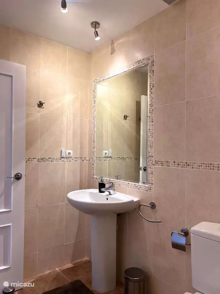 Salle de bain en bas