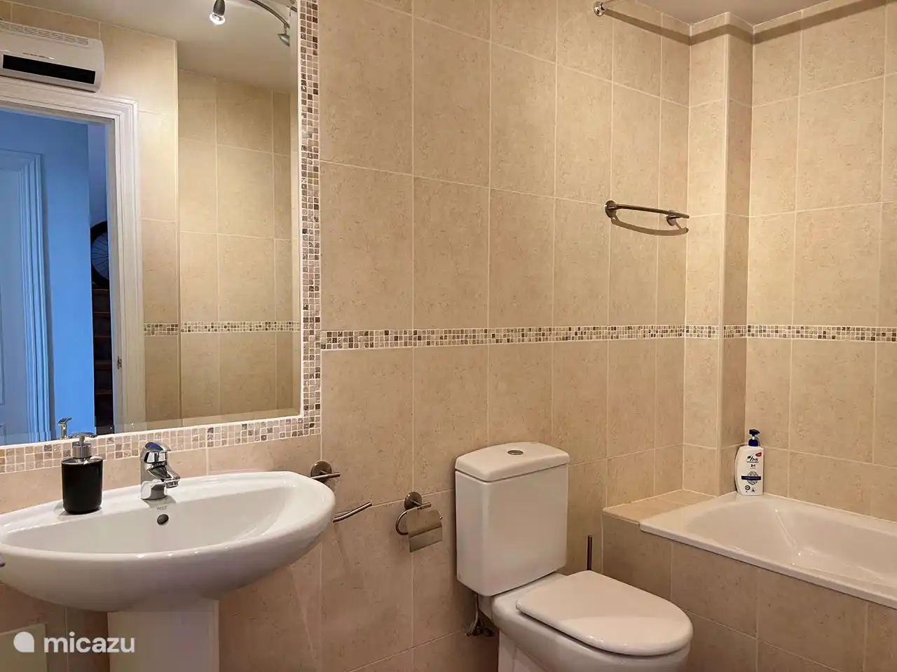 Salle de bain en bas