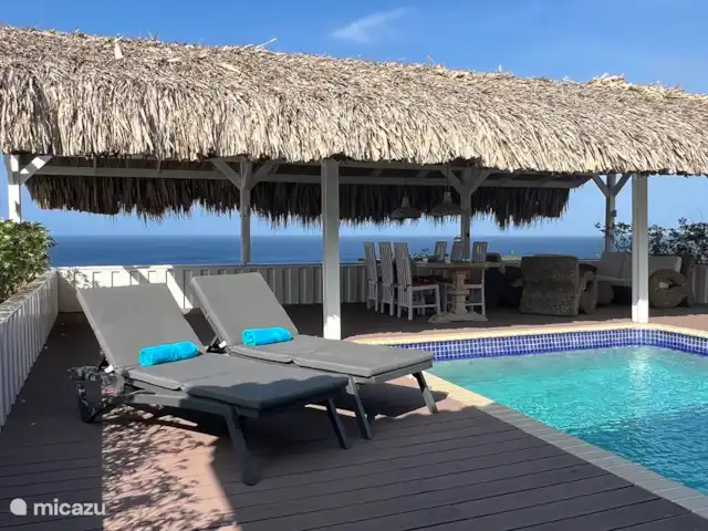Villa Palapa View en Curazao, Bandabou (oeste), Coral Estate, Rif St.Marie - villa Terraza de la piscina con tumbonas